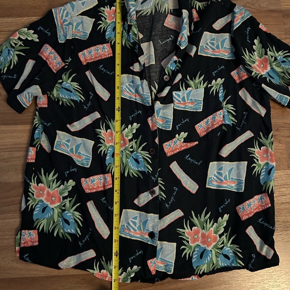 Liz Claiborne Hawaiian Button Down Shirt - Picture 5 of 5